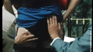 Η Μισέλ Τέιλορ γαμημένη στον sex με ωριμεσ καναπέ με τη μικροκαμωμένη της